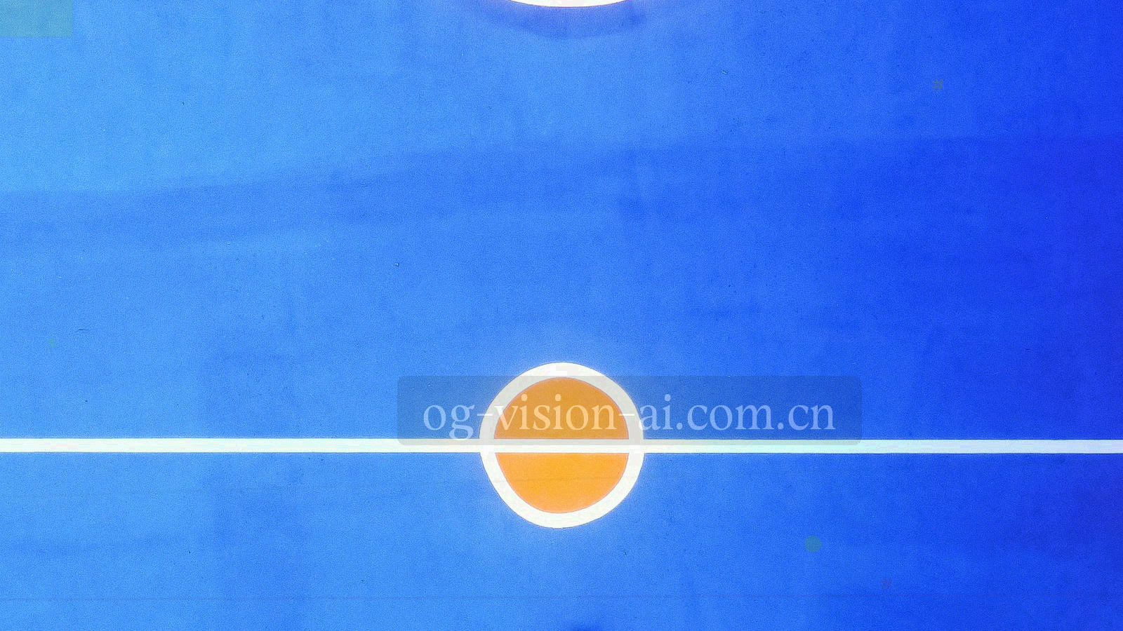 深色底上由光栅与流线构成的长幅抽象背景，暗示时间持续推进